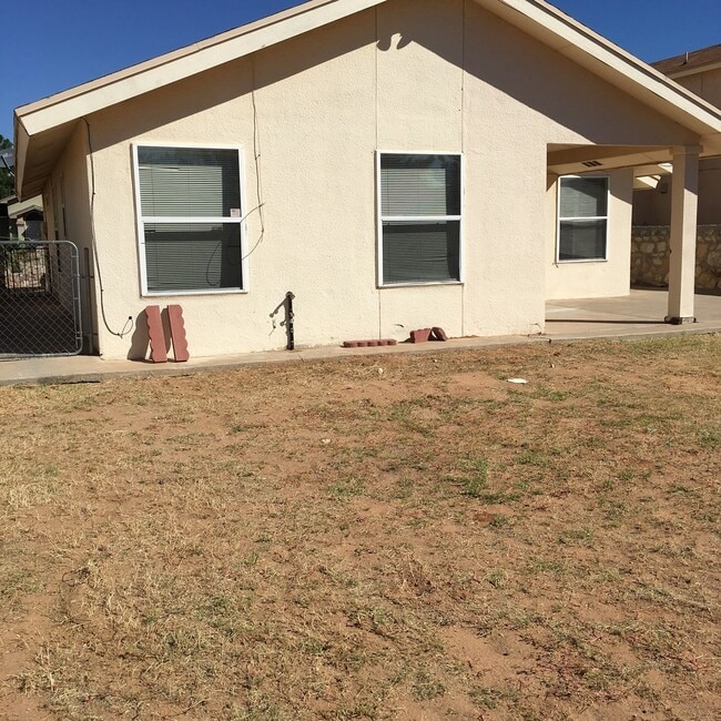 Building Photo - Beautiful house near Loop 375 and Edgemere