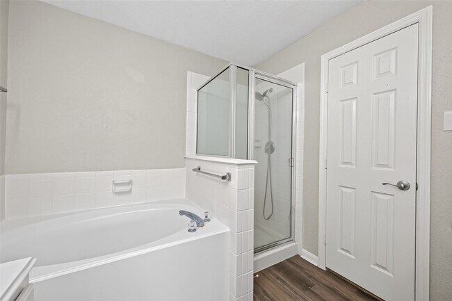 Building Photo - 3219 Watercliff Ct