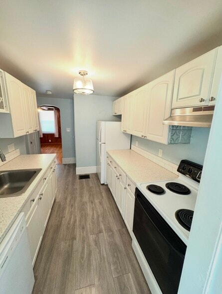 Kitchen - 435A Walpole St