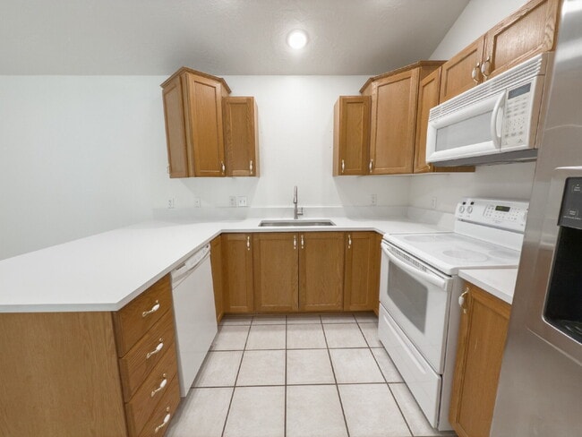 Building Photo - Spacious, NEWLY RENOVATED 3-Bedroom, 2-Bathroom Condo in Bountiful!