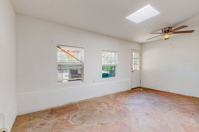 Building Photo - 1716 Bryn Mawr Dr NE