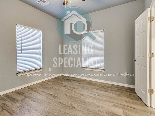 Building Photo - Central Norman 4 Bed 3 Bath House PRE-LEAS...