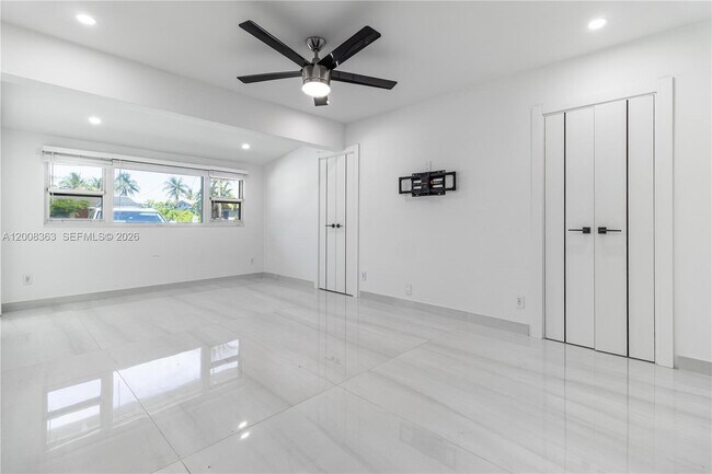Building Photo - 4530 SW 34th Dr