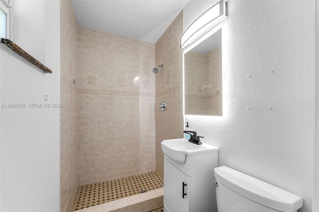 Building Photo - 4301 SW 85th Ave