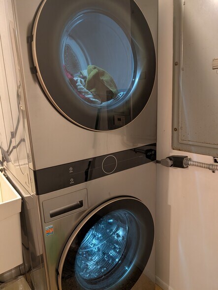 Laundry room - 12067 Gearhart Rd