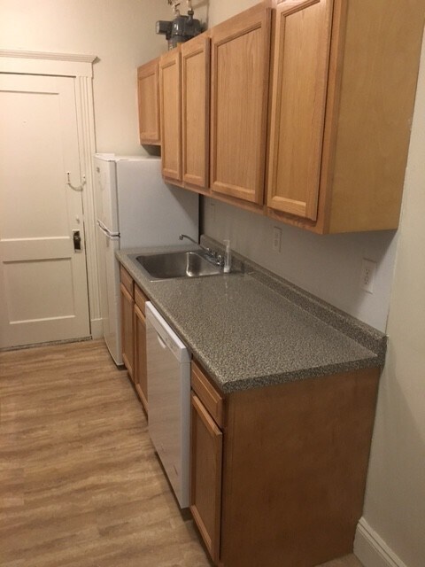 Building Photo - 235 Park Dr