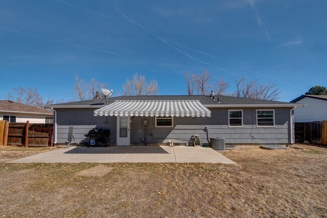 Building Photo - 5553 Crystal Way