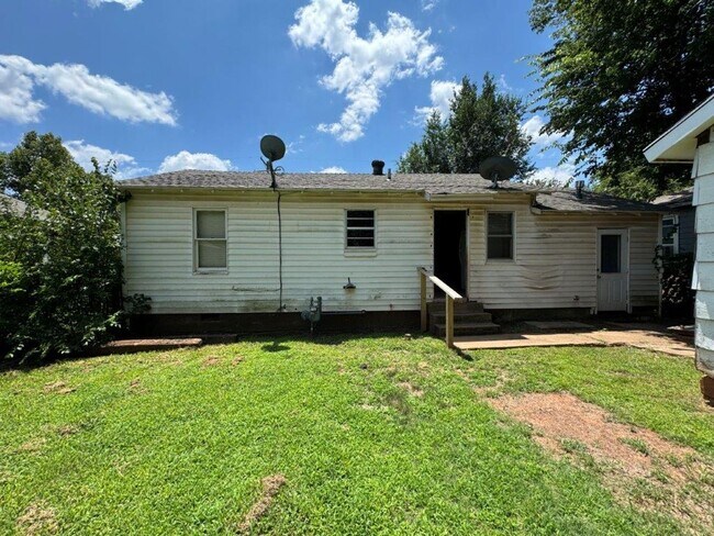 Building Photo - 4131 Laverne St