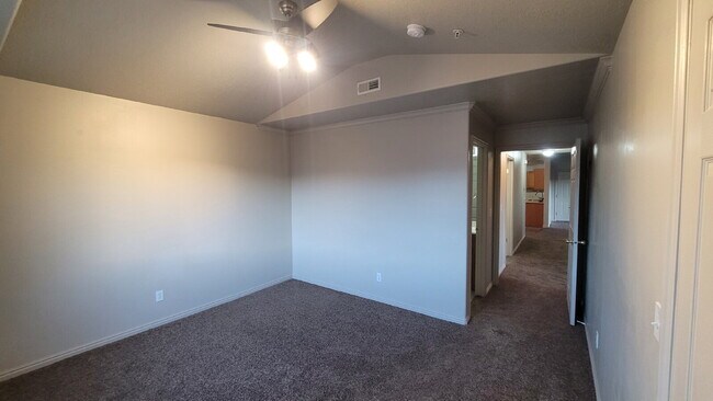 Building Photo - "Charming 3-Bed, 2-Bath Top Floor Condo in...