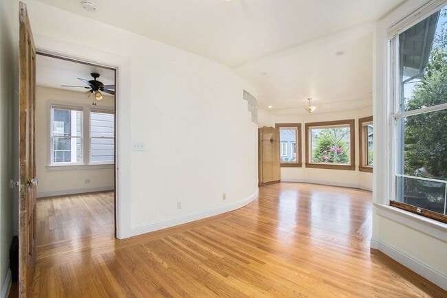 Building Photo - 871 Oak St