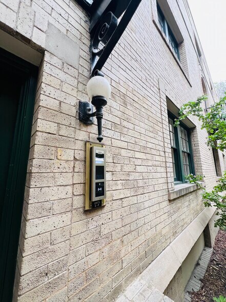 Building Photo - 960 N Sherman St