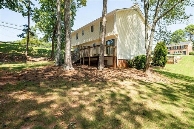 Building Photo - 580 Downing St