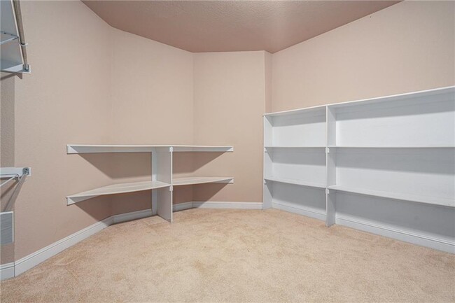 Building Photo - 6500 Riley Park Dr