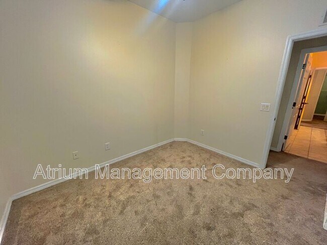 Building Photo - 3651 Oakdale Cir