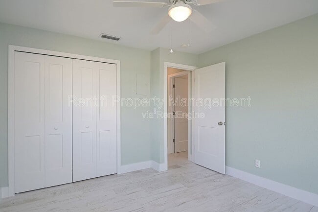 Building Photo - 1322 Miramar St