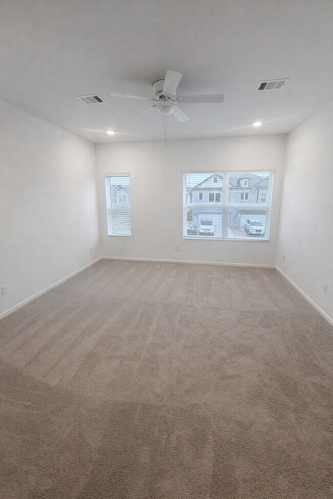 Building Photo - 2211 Salinas Dr