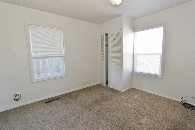 Building Photo - 2303 3rd St S