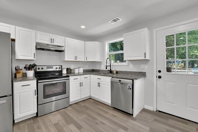 Building Photo - 280 Stone Mountain St