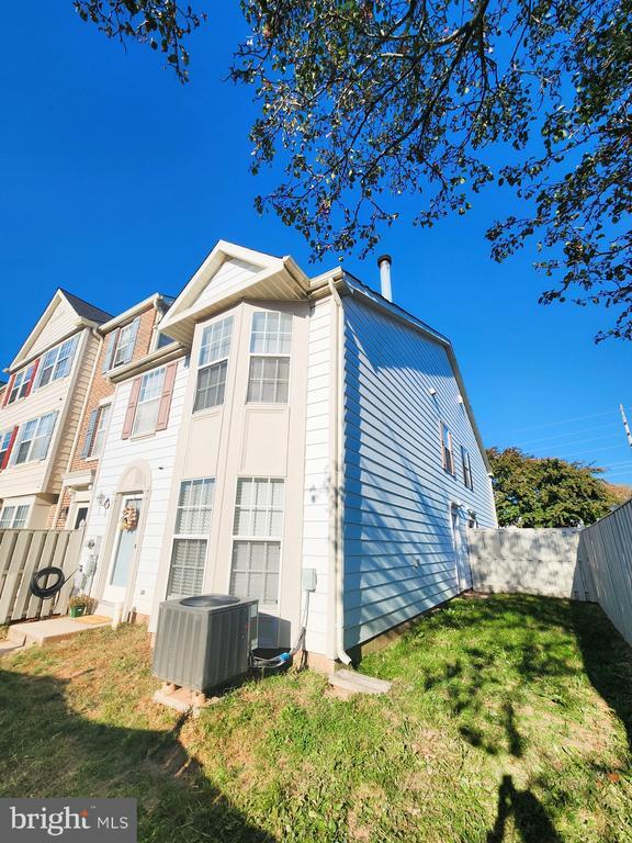 Building Photo - 557 Cascade Way