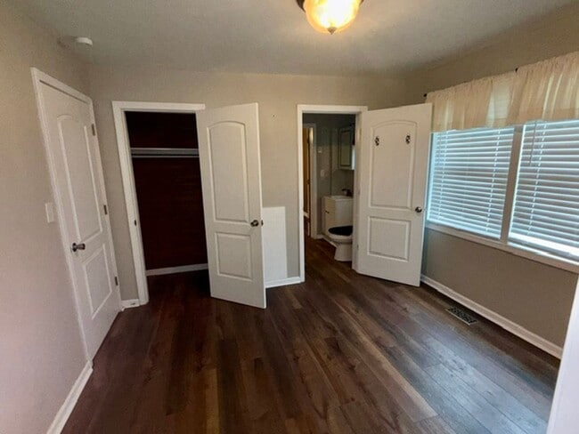 Building Photo - 3 bedroom 1.5 bathroom house