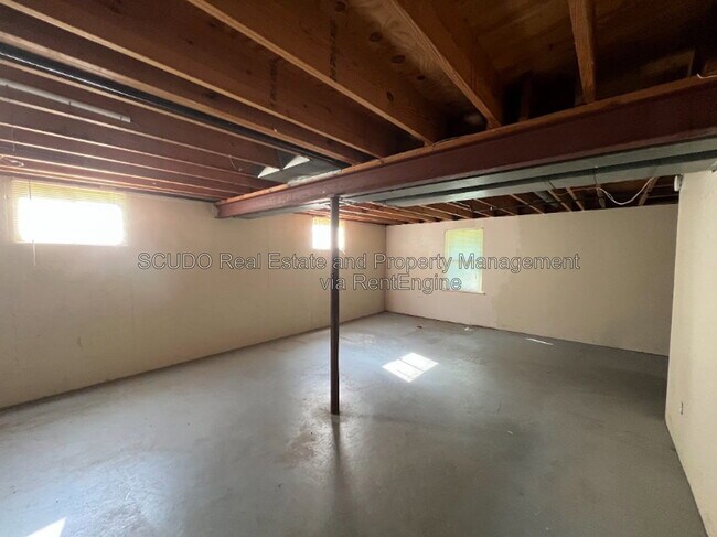 Building Photo - 11305 Putnam St