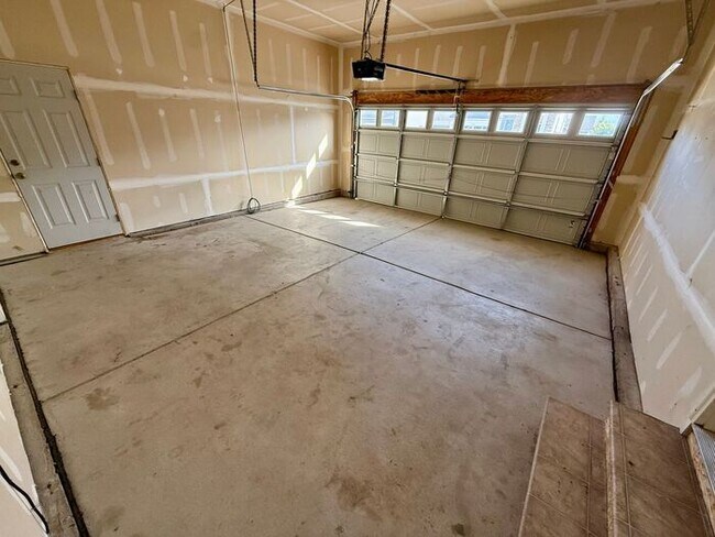 Building Photo - Beautiful 3 Bed / 2 Bath Home in Wellington!