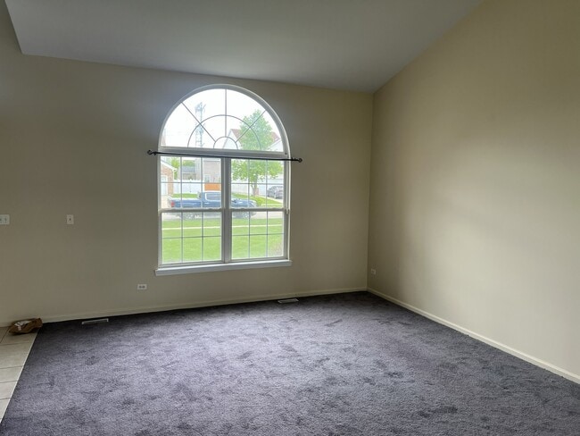 Building Photo - 437 S Orchard Dr