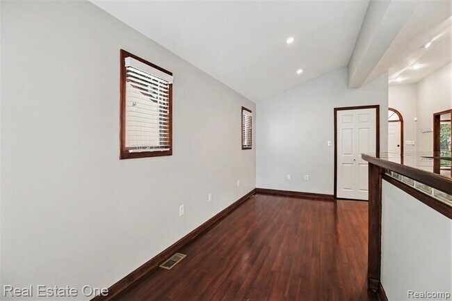 Building Photo - 418 Austin Ave