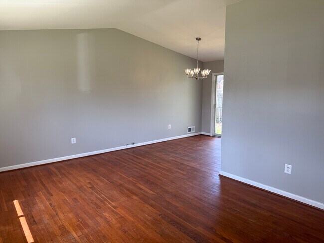 Building Photo - 417 Eisner St