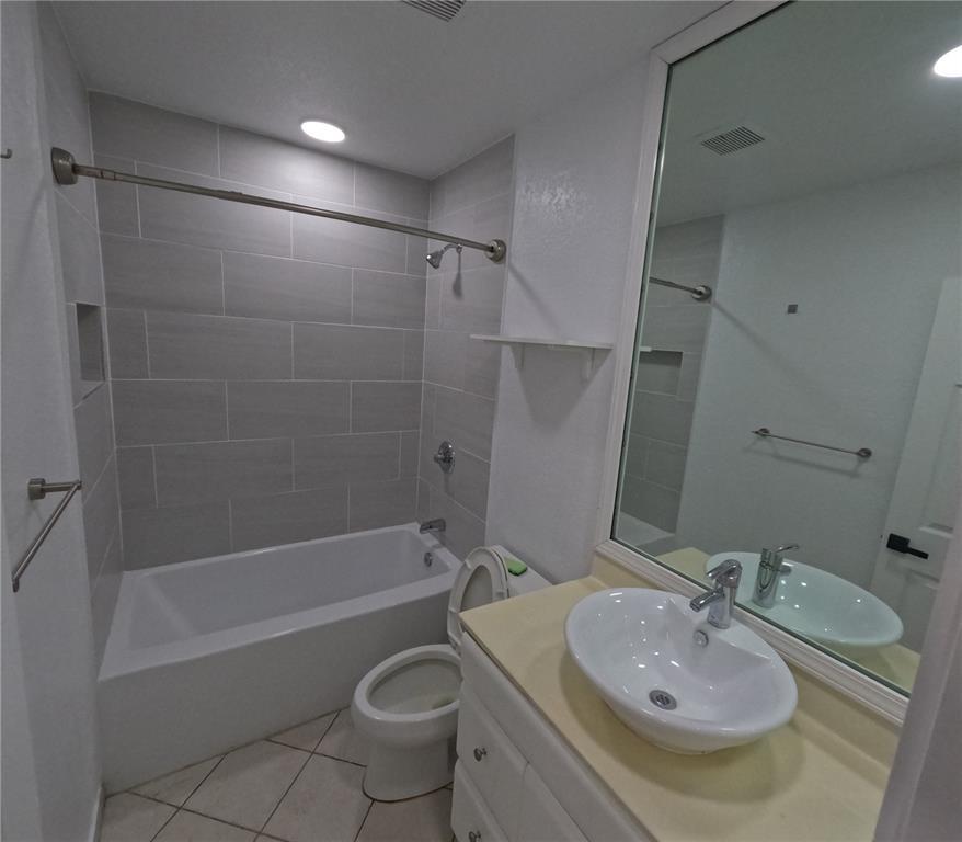 Building Photo - 1423 Holly Heights Dr