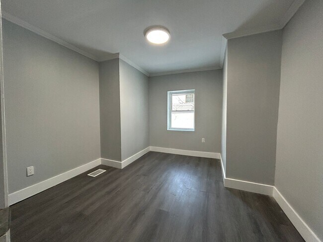 Building Photo - 1325 S 21st St