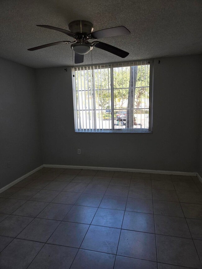 Building Photo - 7832 Sonoma Springs Cir