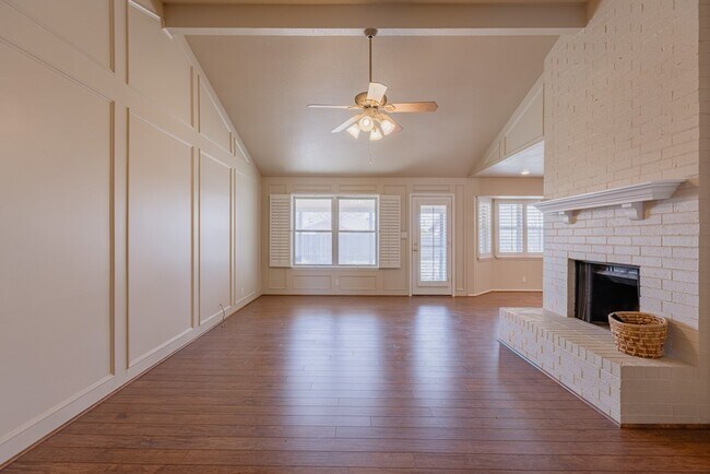 Building Photo - 8707 Holiday Dr