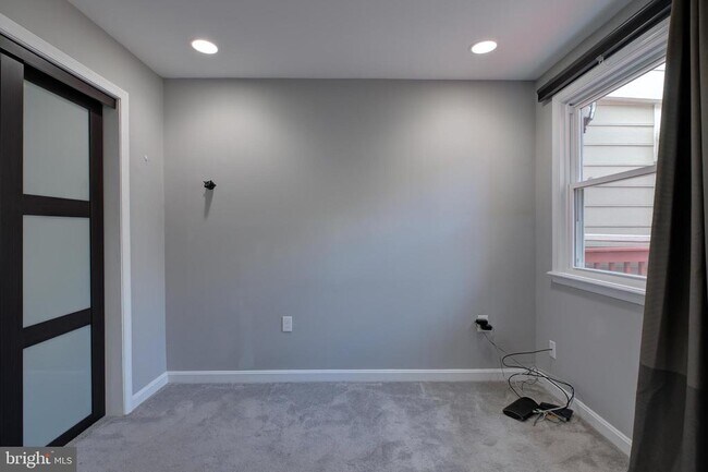 Building Photo - 16 N Bradford St