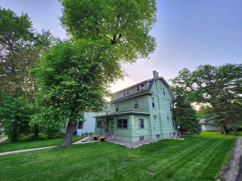 Building Photo - 1699 Saint Clair Ave
