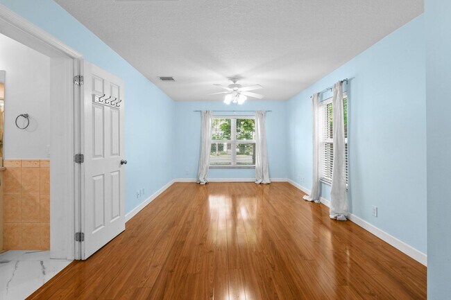 Building Photo - 244 Greymon Dr