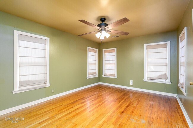Building Photo - 1333 Amarillo St