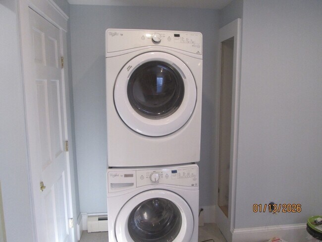 Building Photo - 52 Vernon St