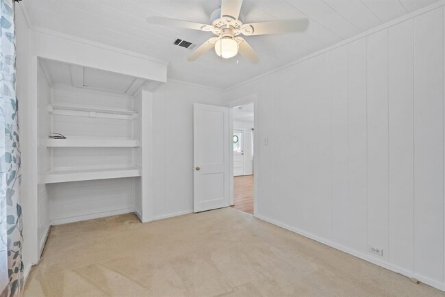 Building Photo - 1671 E Pine Lake Cir