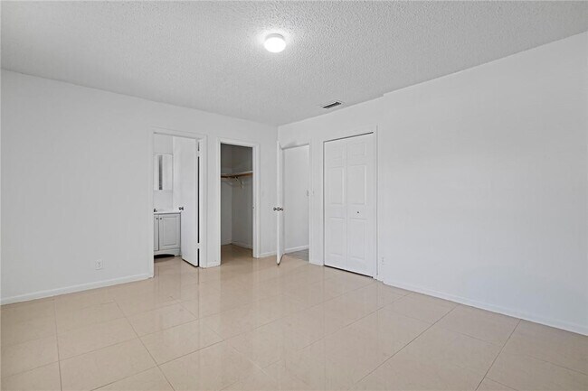 Building Photo - 3100 Coral Springs Dr