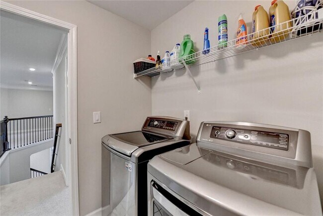 Building Photo - 5525 Nesmith Ct