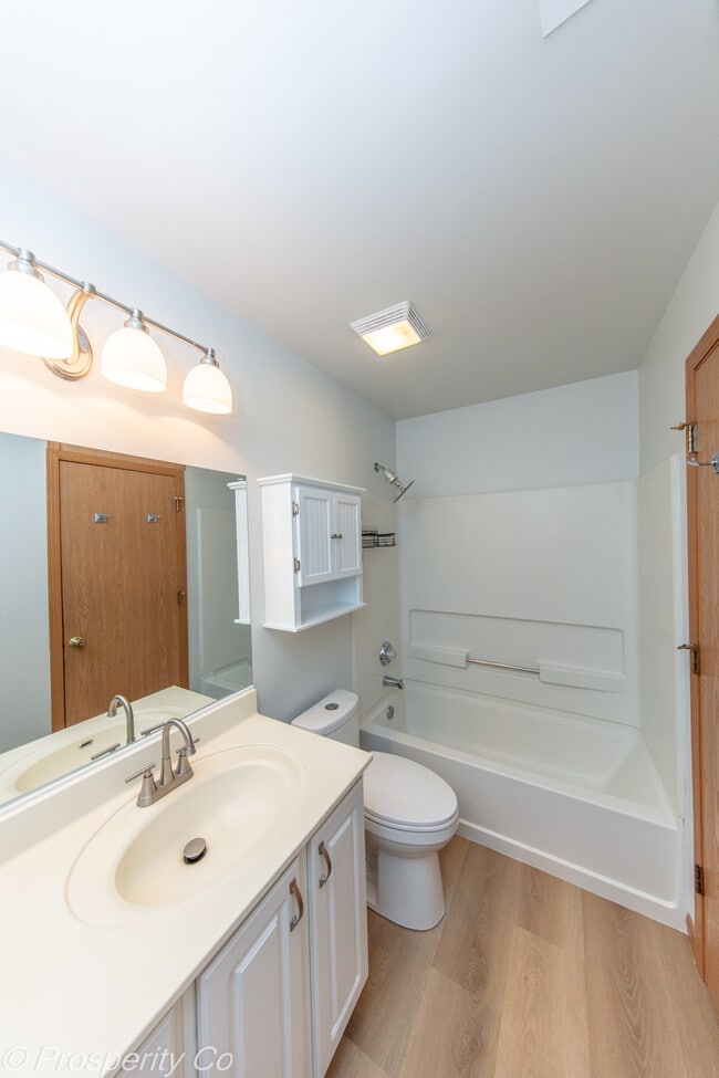 Building Photo - 2500 Oak Tree Ln