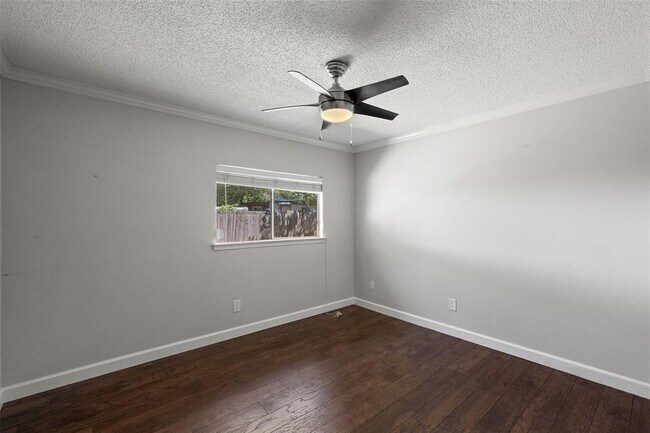 Building Photo - 2808 Firecrest Dr