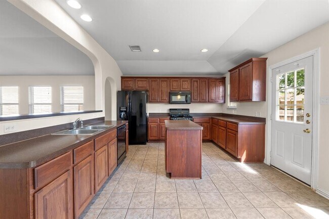 Building Photo - 20612 Farm Pond Ln