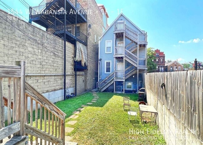 Building Photo - 1544 W Wabansia Ave