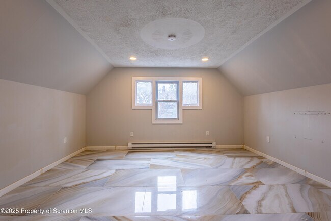 Building Photo - 601 Clay Ave