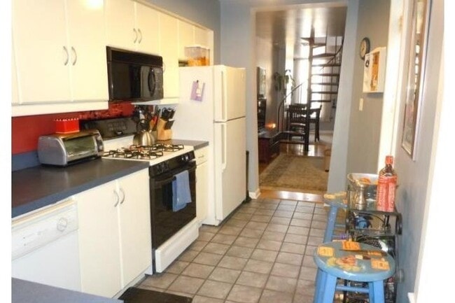 Building Photo - Charming 1 Bedroom/1.5 Bathroom in Fed Hill, Baltimore, MD!