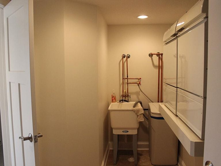 Building Photo - 4915 Edgewater Dr