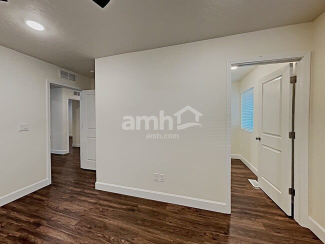 Building Photo - 9429 W Chino St