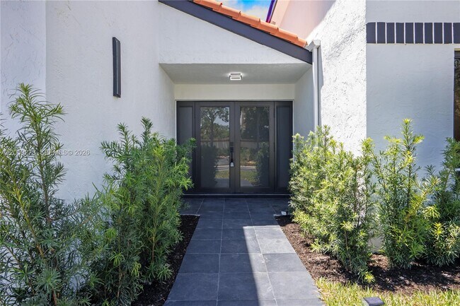 Building Photo - 1543 SW 1st Ave